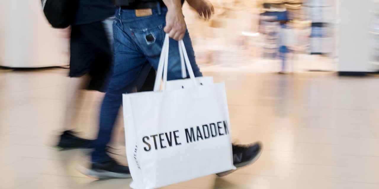 4 Retail Stocks to Buy, and 4 to Sell in a Tough Time for Shoppers