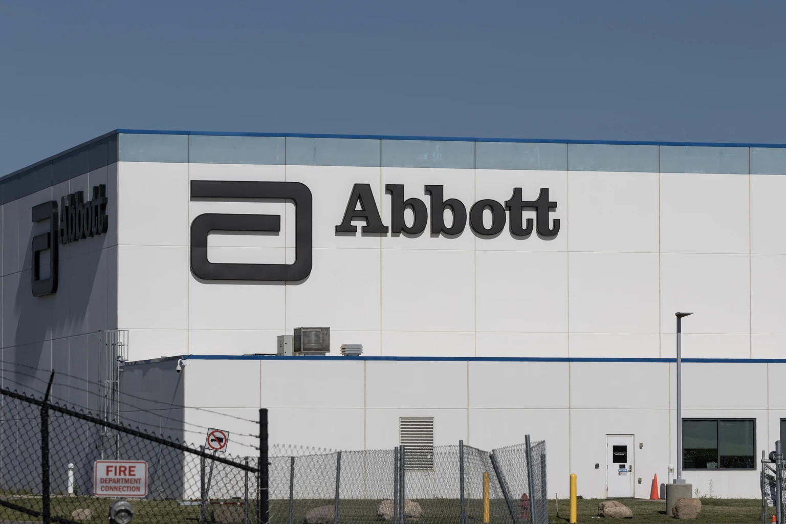 Abbott Laboratories: Pick Up This Dividend King Deal Now