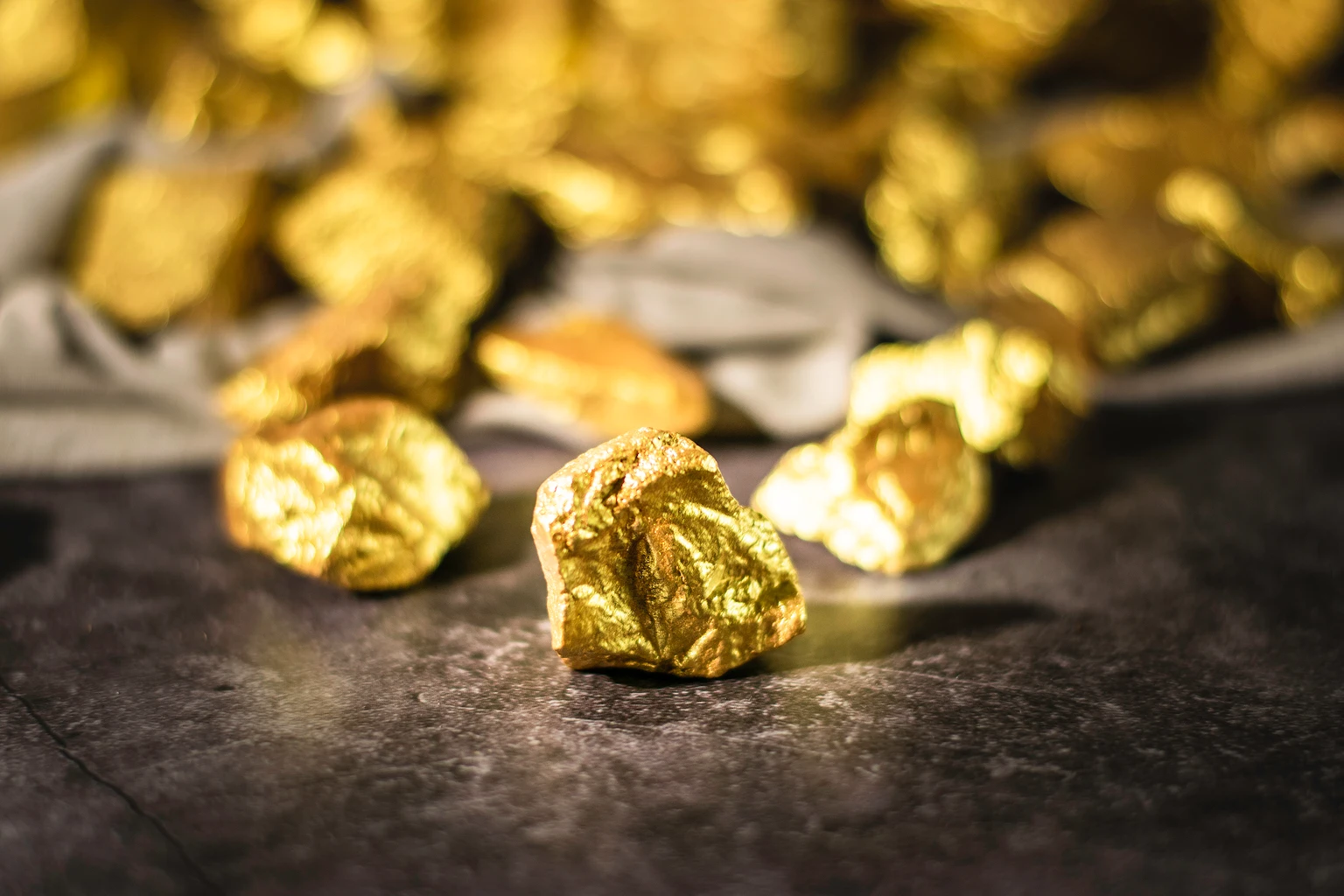 AngloGold Ashanti: The Dividend Survives $4,000 Gold, The Share Price Doesn't
