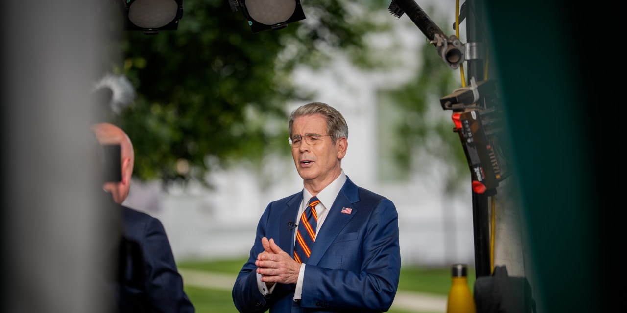 Bessent’s Moves Test Boundaries Between Treasury and Fed