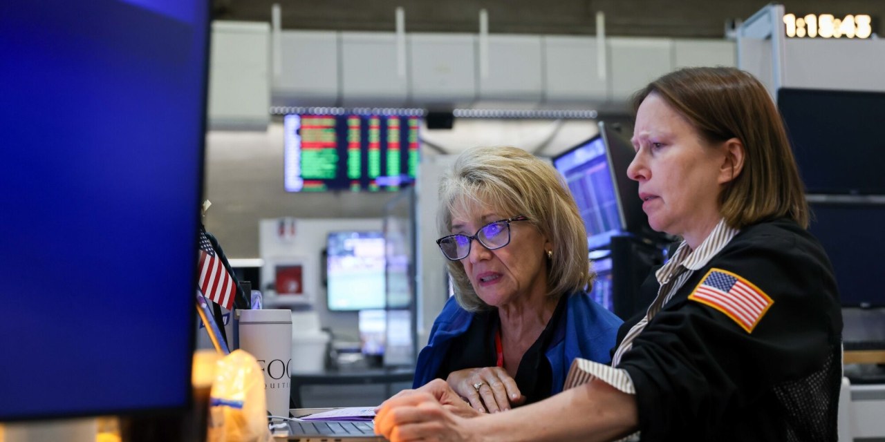 Bond Rout Sends Tech Stocks Lower