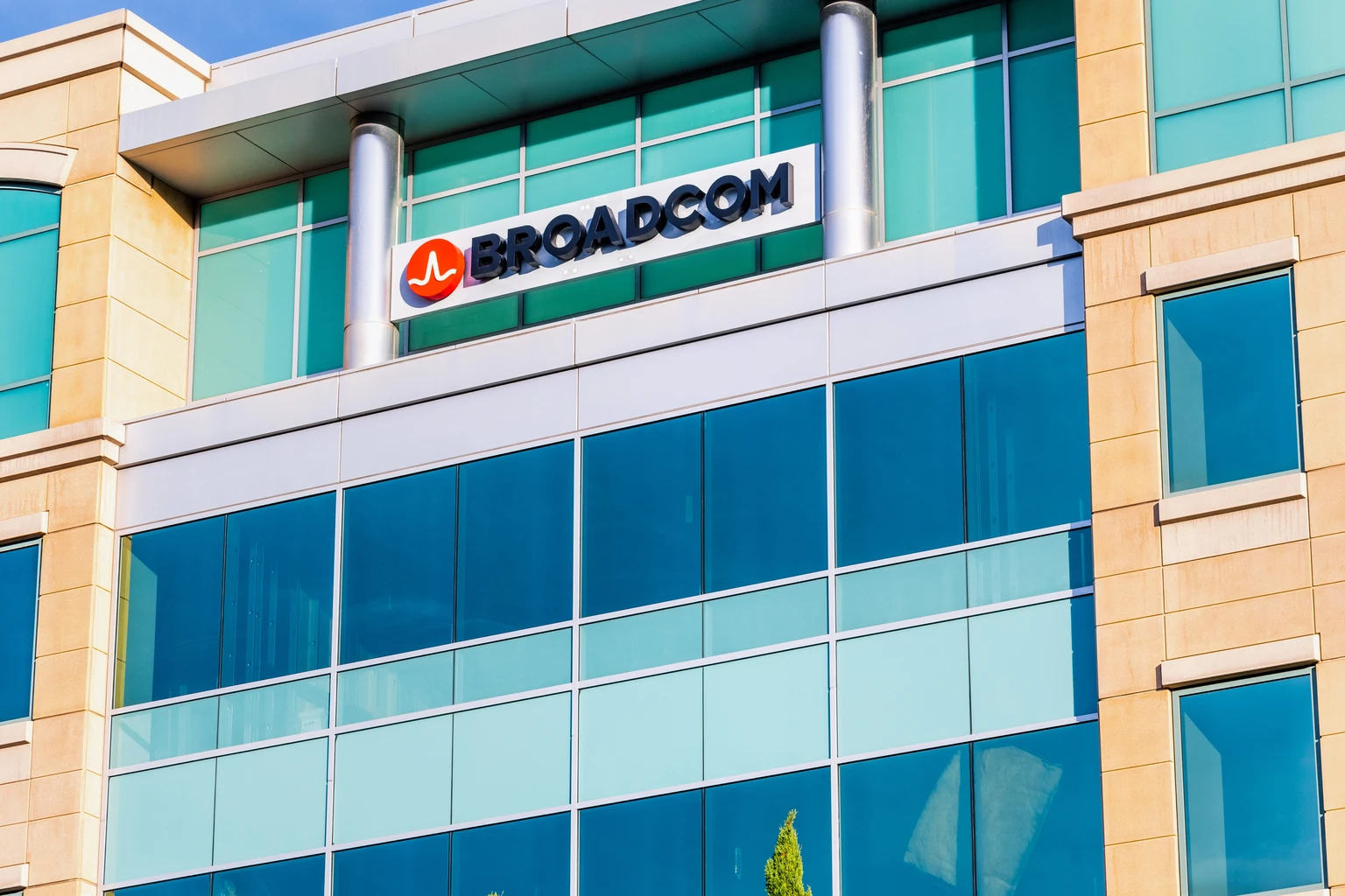 Broadcom: The Dip Won't Last Long, Great Opportunity To Own The AI Leader