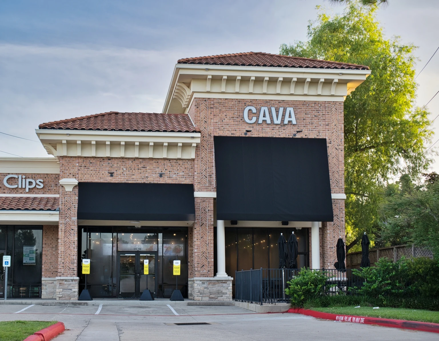 CAVA: Back In Growth Mode With Sizzling Comps (Rating Upgrade)