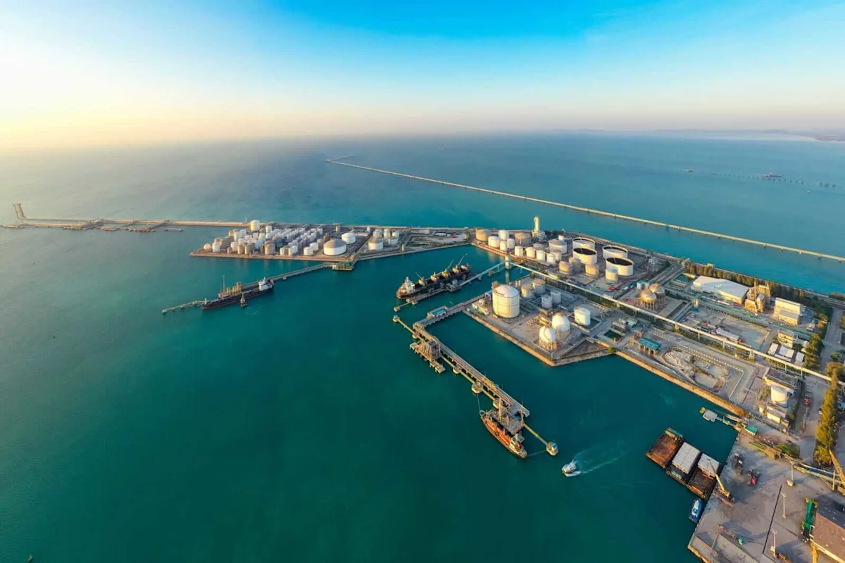 Crude Oil Prices Plunge as Supply Threats Ease