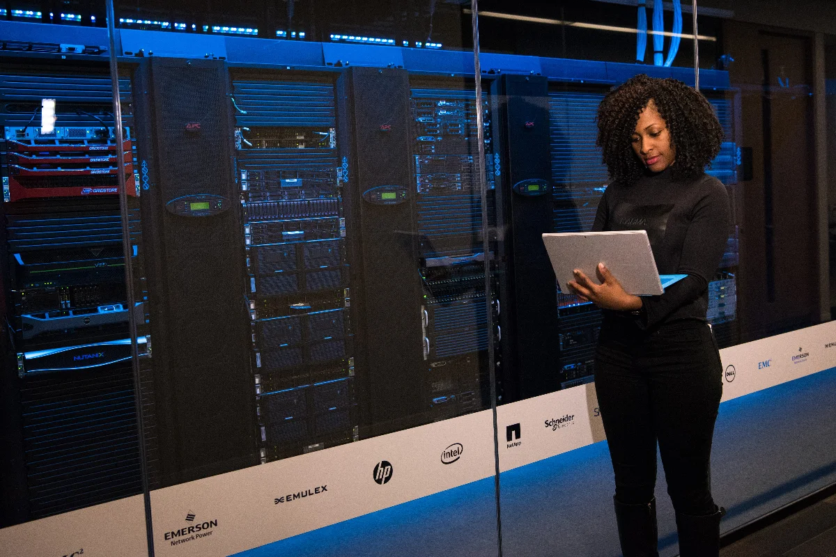 Dell and HPE Just Posted Record AI Numbers. Why Did Their Stocks Split?
