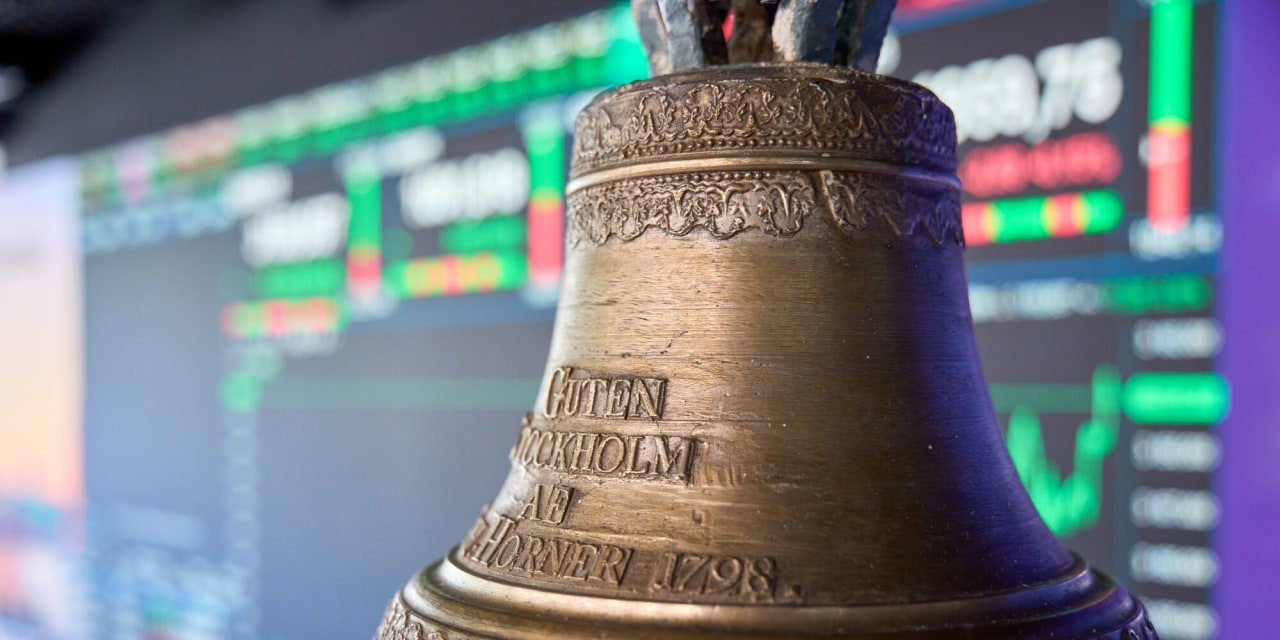 Dollar Rises to One-Year High, U.S. Markets Closed for Holiday