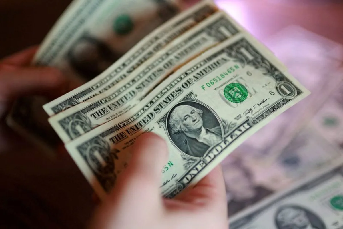 Dollar set for best month in nearly a year as bulls grow confident