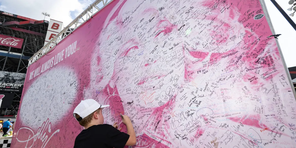 Dolly Parton’s estate accuses nephew of threatening to destroy her legacy