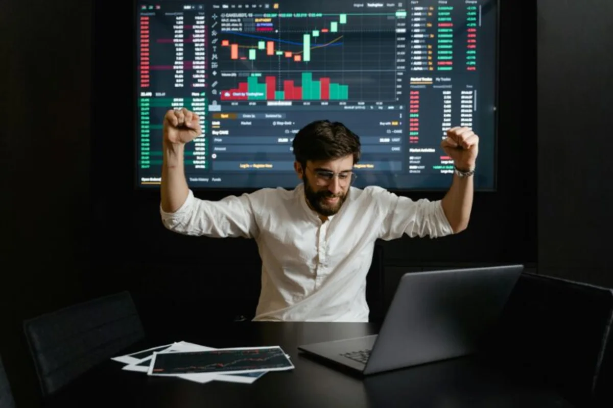Erock (EROC) Soars 23% as Anthropic Deal Brightens Outlook