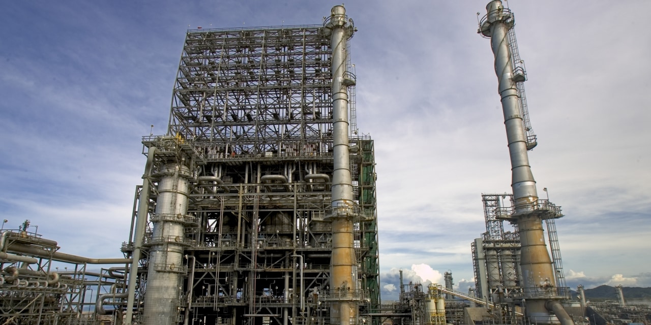 Exxon Is Nearing Preliminary Deal to Invest in Venezuela’s Oil Fields