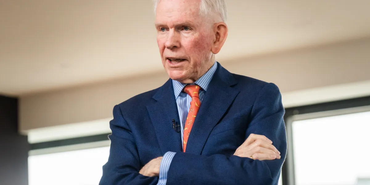 Famed investor Jeremy Grantham says history will end up laughing at SpaceX, the ‘craziest IPO in the history of man’ that just joined the Nasdaq 100