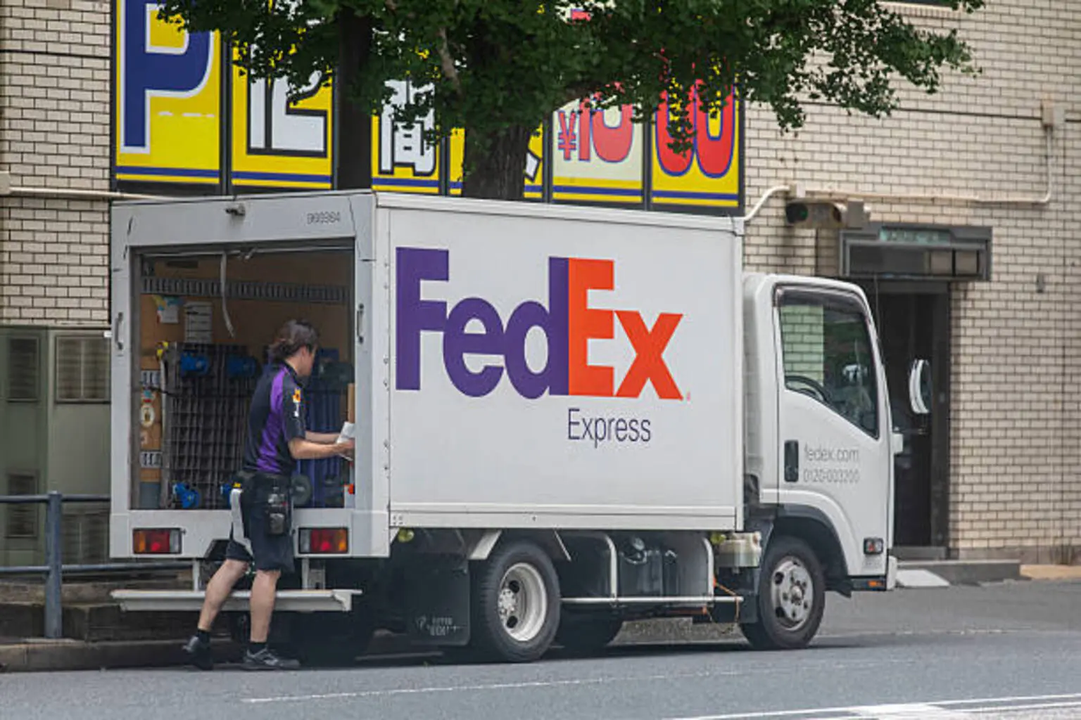 FedEx Freight: 37 Times Forward Earnings For A Fourth-Year Freight Recession