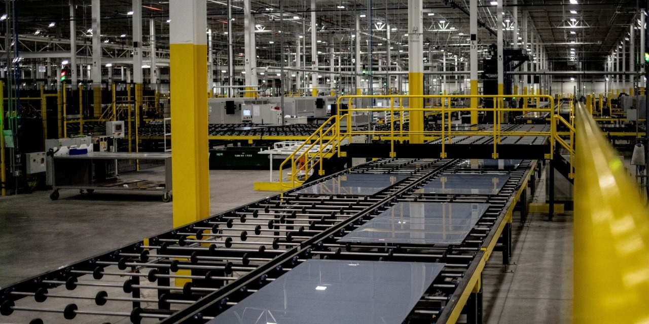 First Solar Sales Fall on Contract Cancellations