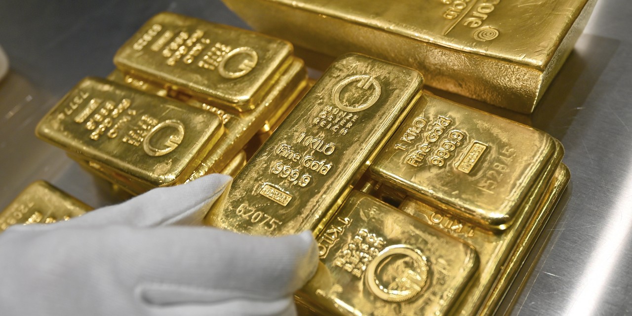Gold’s Faithful Think Twice as Prices Slide From Record Highs