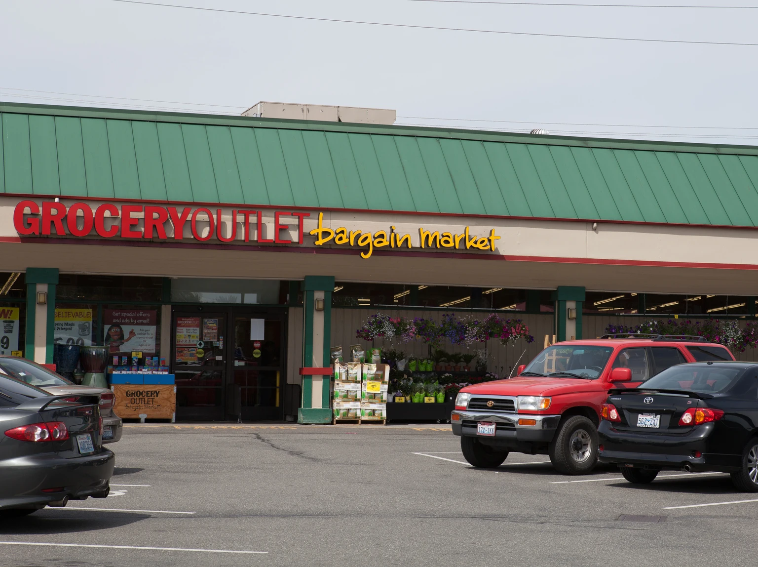 Grocery Outlet: More Traffic, Smaller Baskets, Same Problems
