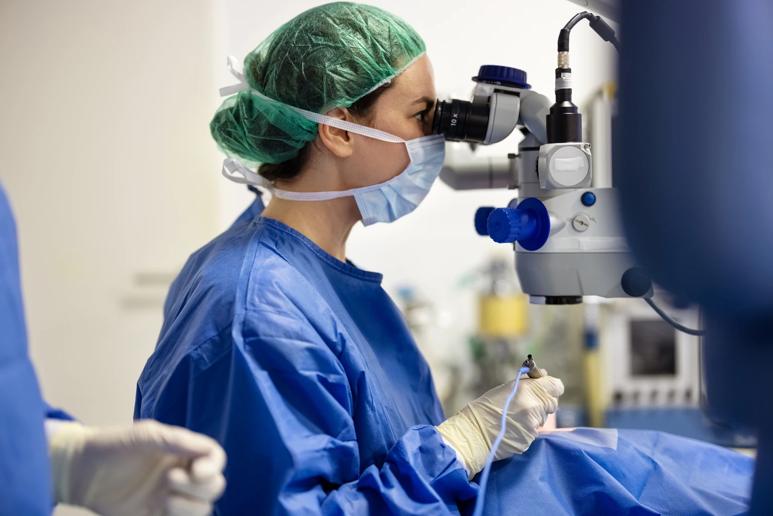 Intuitive Surgical: Excellent Business, Unattractive Stock