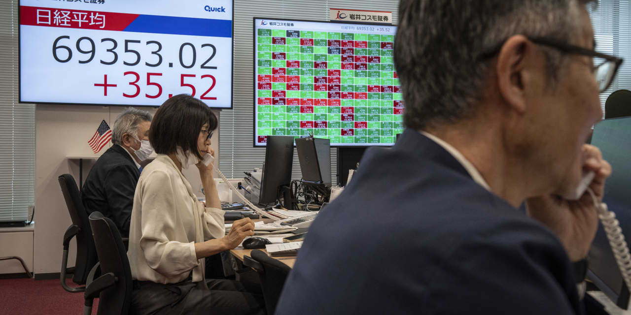 Japan Is an Investing Giant for Mom and Pop. It Just Needs to Convince Them.