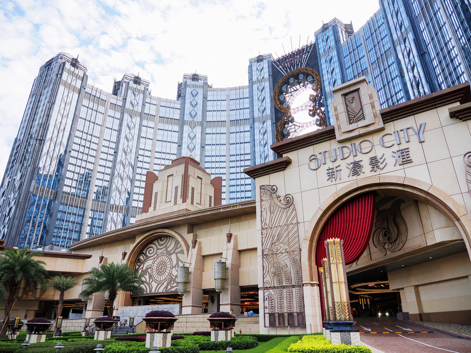 Melco Resorts & Entertainment: Strong Seasonality Ahead