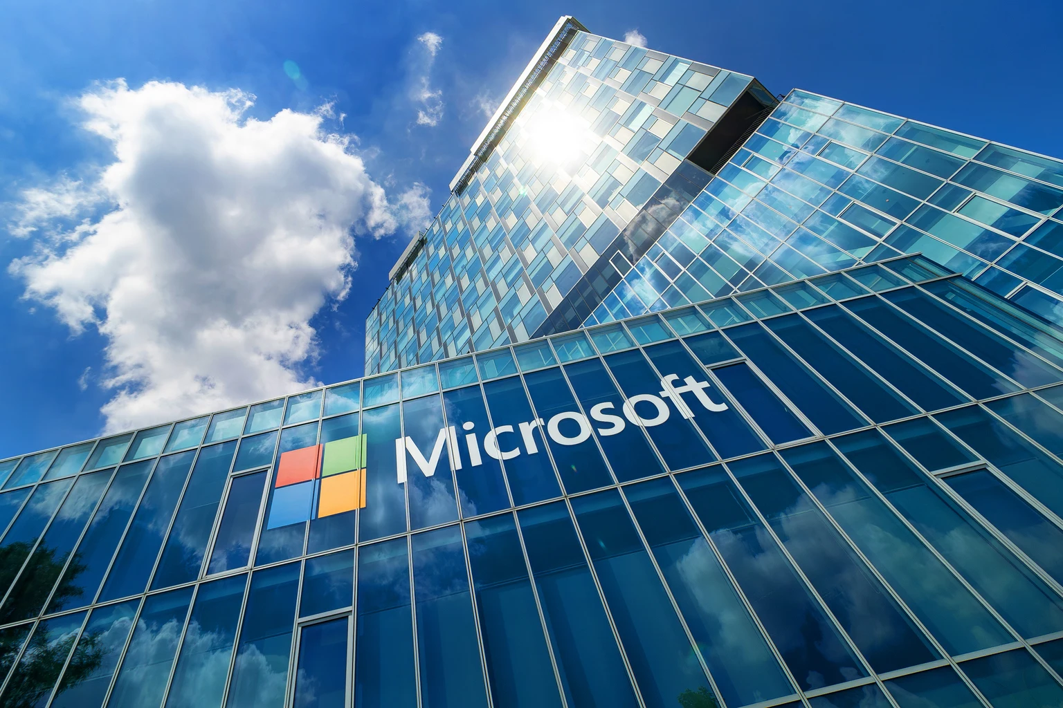Microsoft Bearish Head And Shoulders Pattern Emerges Ahead Of Earnings