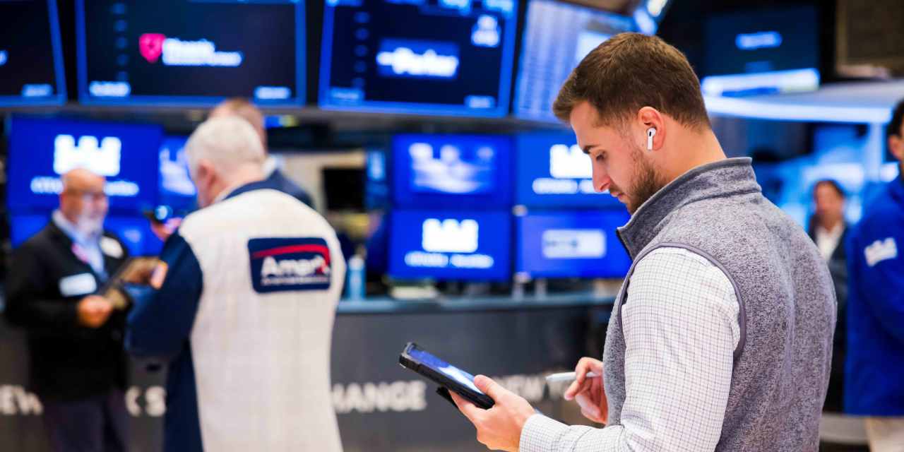 Moderna, Walmart, Coinbase, Deere, SpaceX, Tesla, and More Stocks That Explain Today’s Market