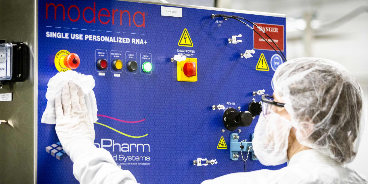 Moderna’s Cancer Vaccine Rally Sparks Rare Sell Rating and Projected 45% Stock Drop
