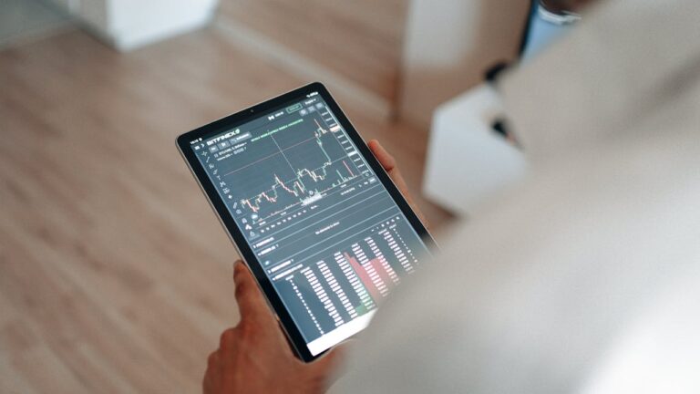 National Grid plc (NGG): A Top UK Dividend Stock and Top JPMorgan Utility Play