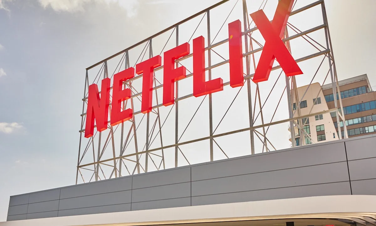 Netflix's Post-Earnings Sell-Off Just Revealed Why It Was Bidding to Acquire Warner Bros. and Roku