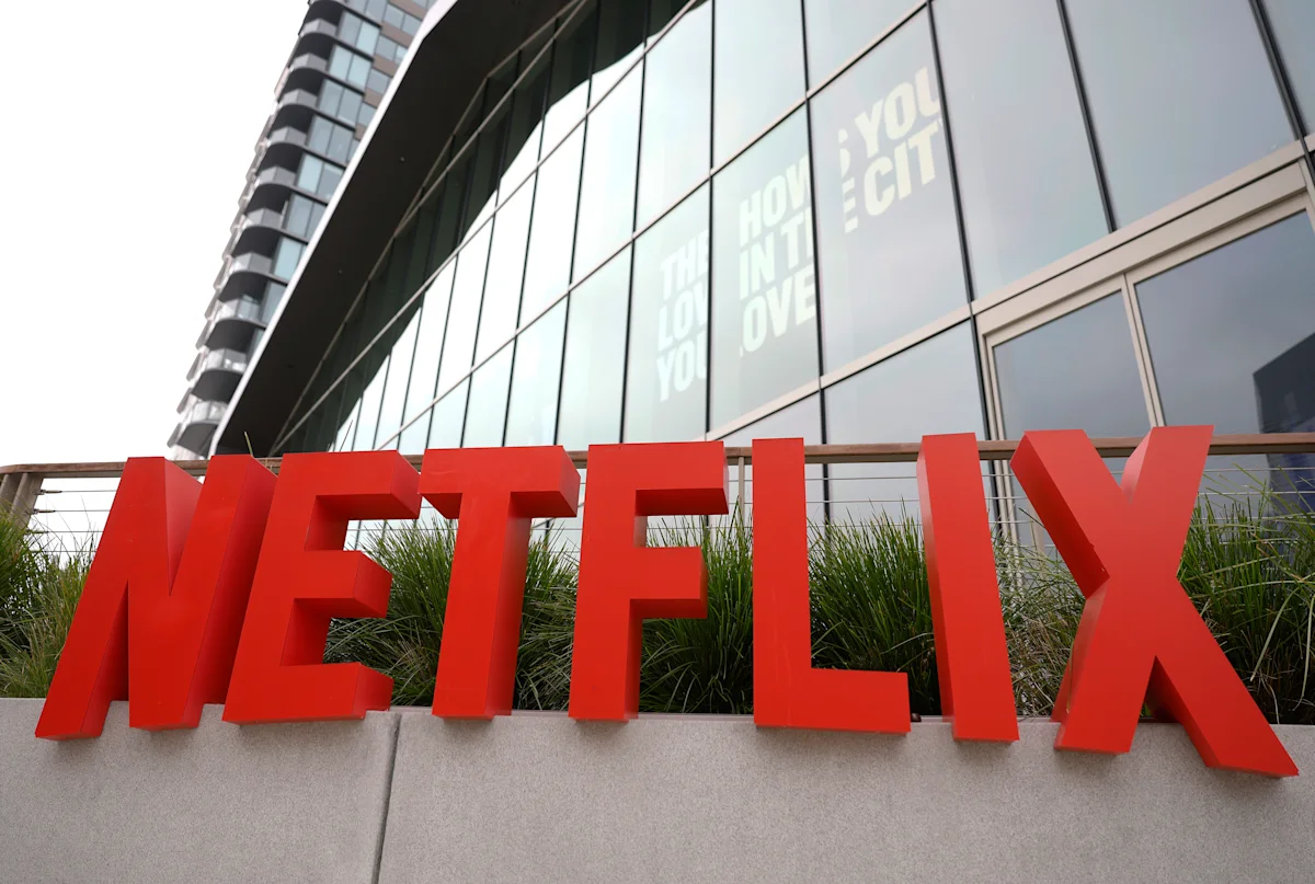 Netflix stock tanks as Q3 revenue falls short: 'Nothing here to get excited about'