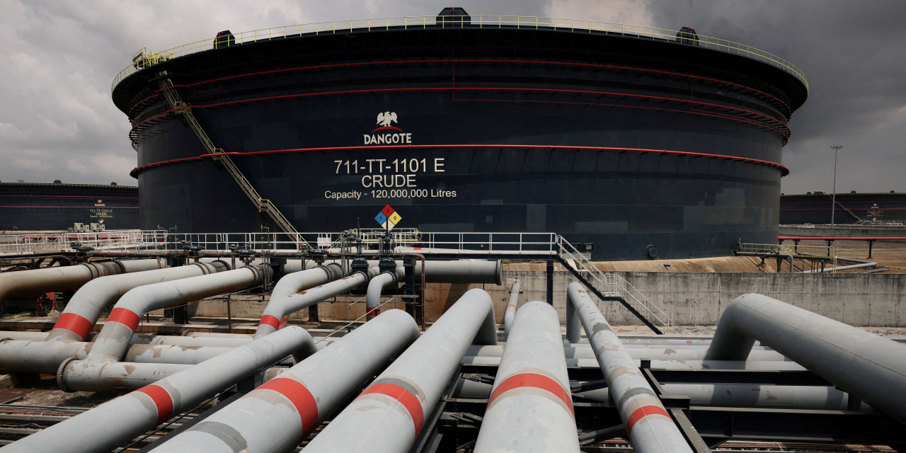 Oil Extends Gains With No Progress Seen on Hormuz Standoff
