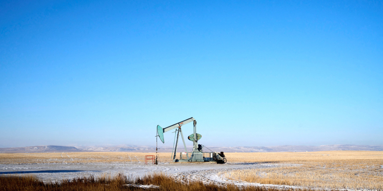 Oil Futures Rise as U.S.-Iran Strikes Rekindle Conflict