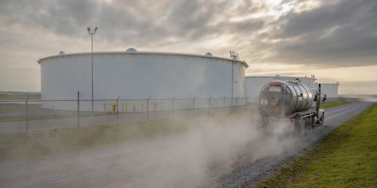Oil Prices Climb Higher