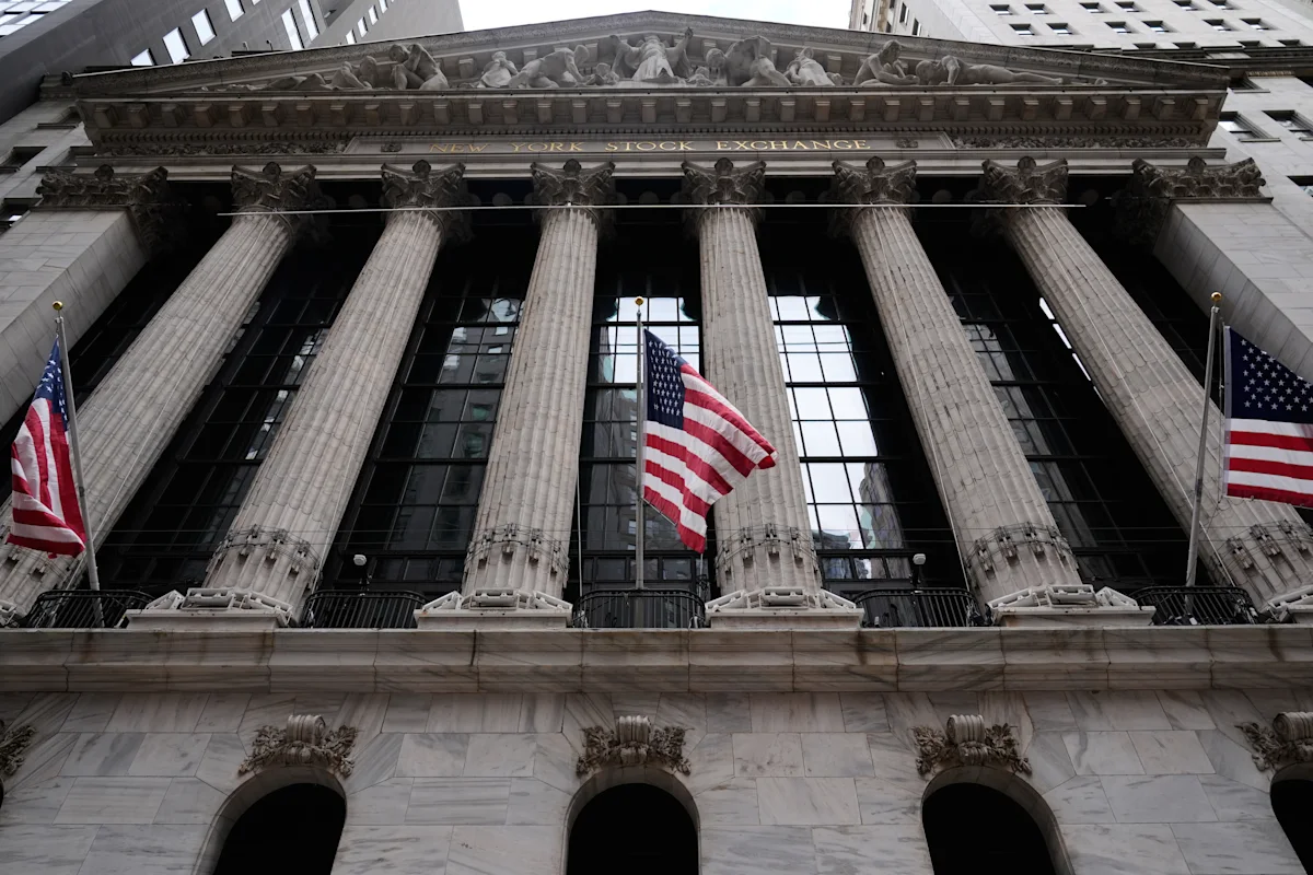 Oil prices jump, while the Dow drops more than 1,100 as sinking AI stocks drag Wall Street lower
