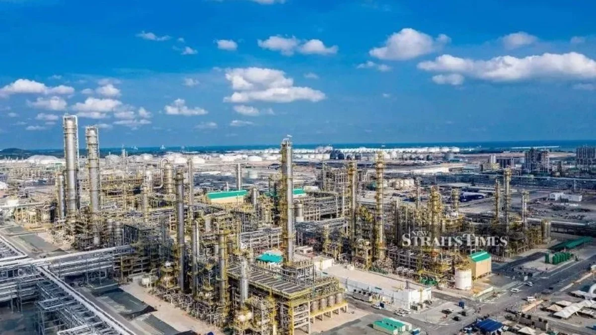 Oil Refiners Are Cashing In on a Market That Won’t Stay Broken