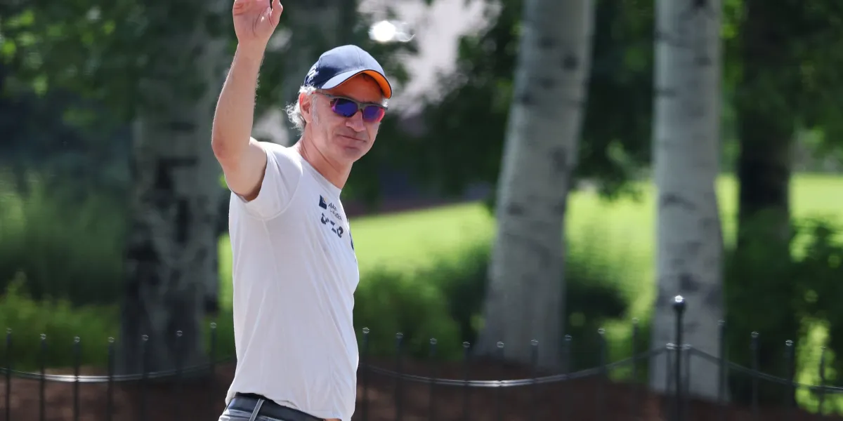 Palantir spent $17.2 million flying its CEO Alex Karp around in 2025. It’s part of a private-jet boom sweeping the C-suite