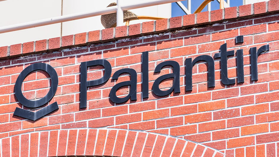 Palantir Stock Rises As Software Sector Rallies Amid Semiconductor Sell-Off
