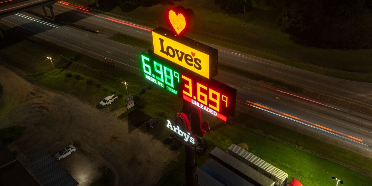 Record Fuel Prices Pose Fresh Challenge for Trump Ahead of Midterms