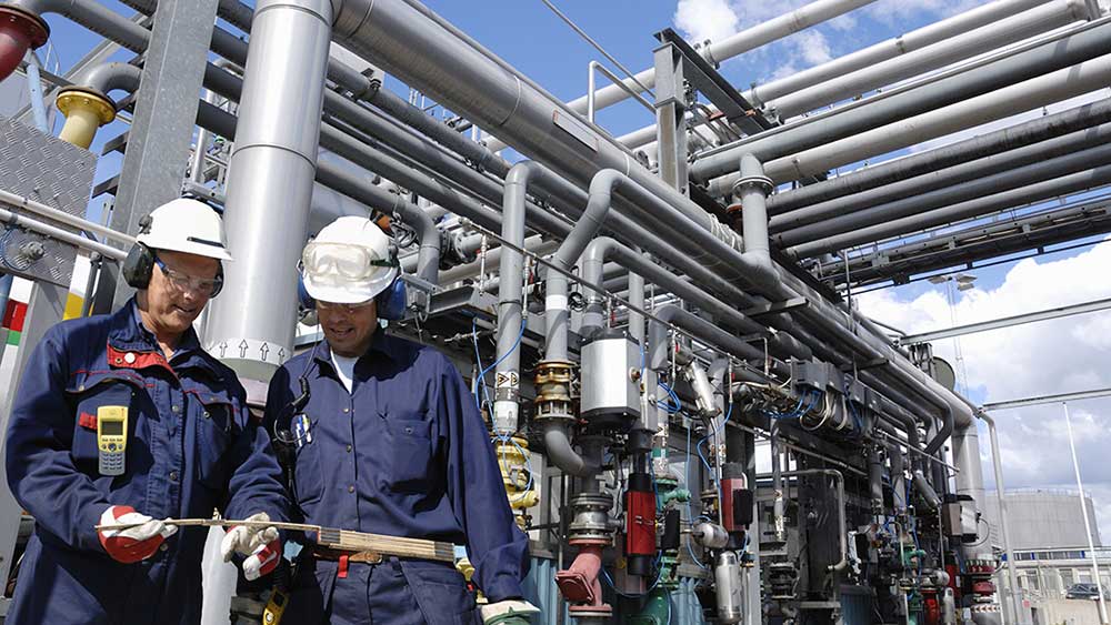 Refinery Stocks Lead S&P 500 After Trump Ceasefire Comment