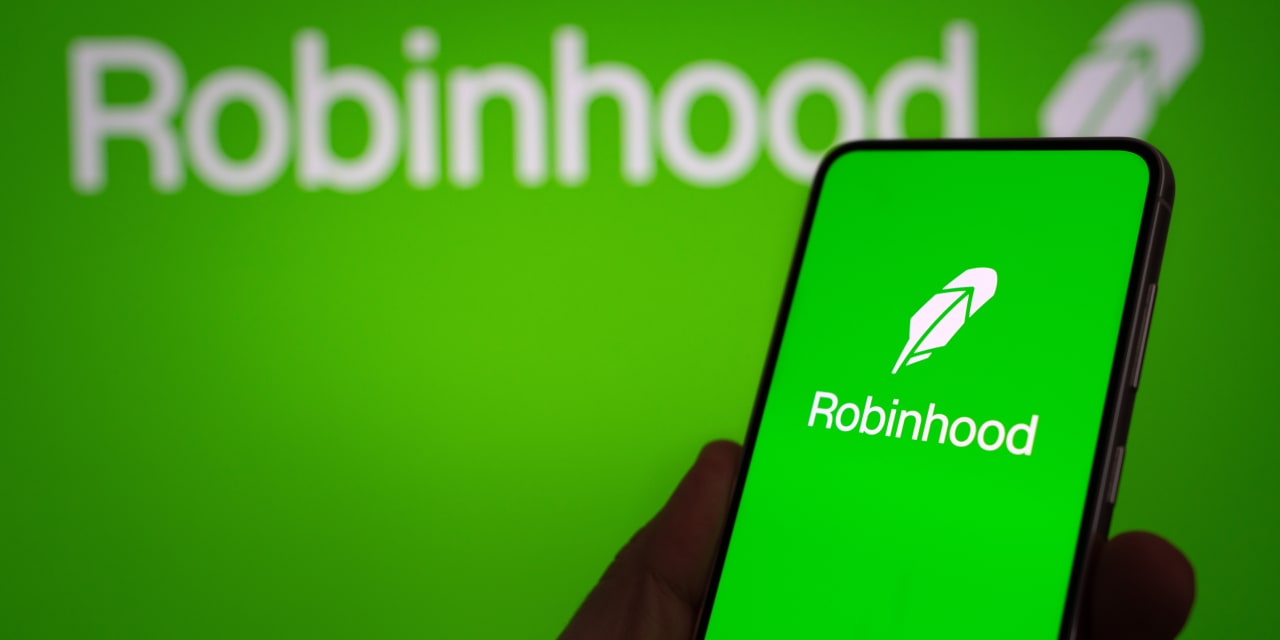 Robinhood Stock Soars Thanks to Wall Street Upgrades, Platform Expansion