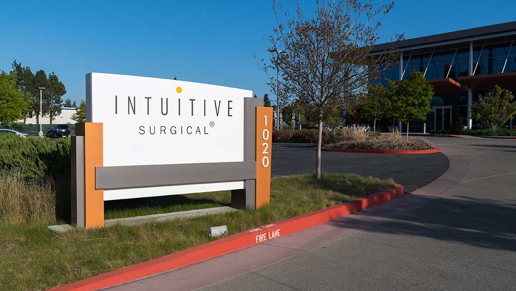 Robotic Surgery Giant Crashes After Guiding To Its Slowest Growth In Years