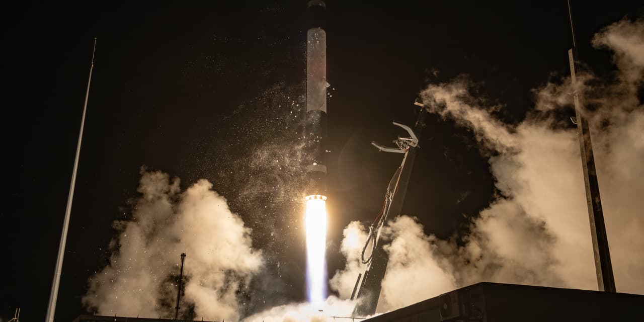 Rocket Lab Has Something SpaceX Doesn’t. The Case to Buy the Stock.
