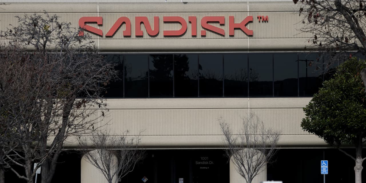 Sandisk Sinks 54% in July. The S&P 500’s Biggest Loser Is Still Up 2,000%.