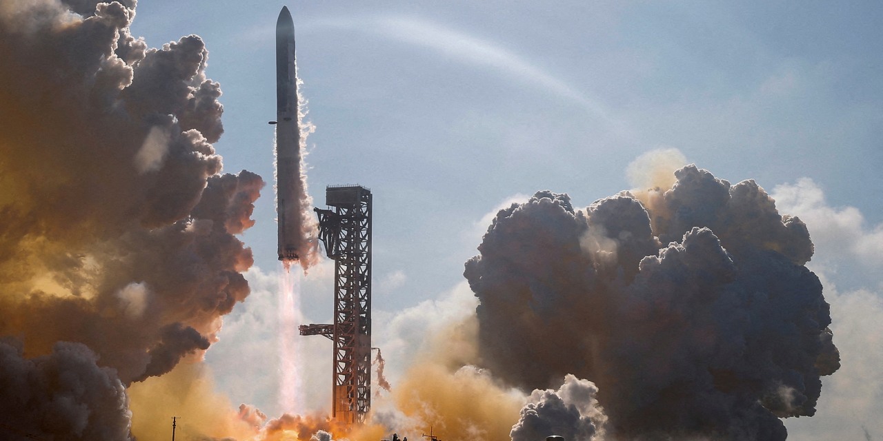 SpaceX IPO Draws at Least $5 Billion Order From BlackRock