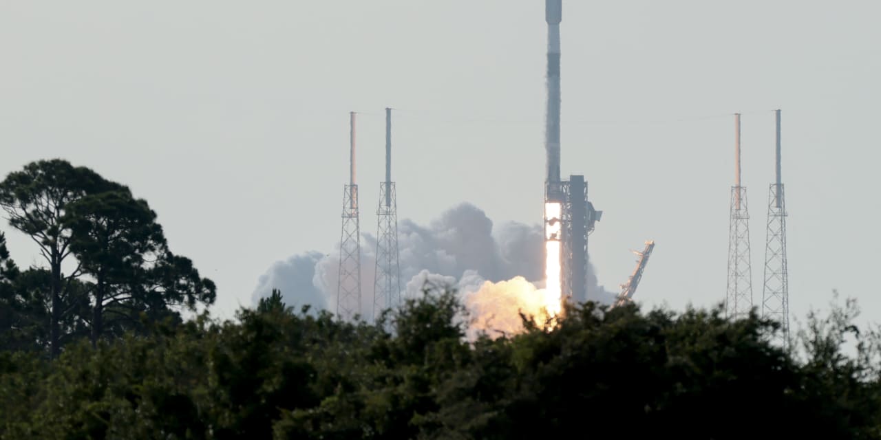 SpaceX Stock Breaks The IPO Price—and Cathie Wood Keeps Buying the Dip