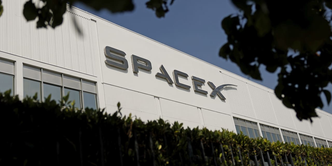 SpaceX Stock Gets Another Sell Rating. Why It Could Fall 25%.