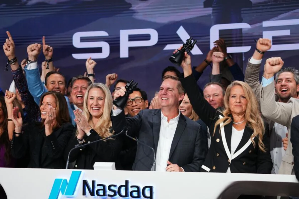 SpaceX stock returns to Earth after record IPO