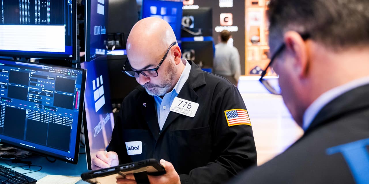 Stock Futures Rise, Oil Drops to Begin a New Month