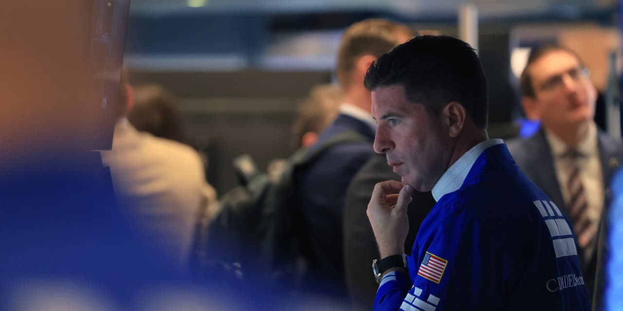 Stock Futures Slide, Oil Rises Ahead of Fed Rate Decision