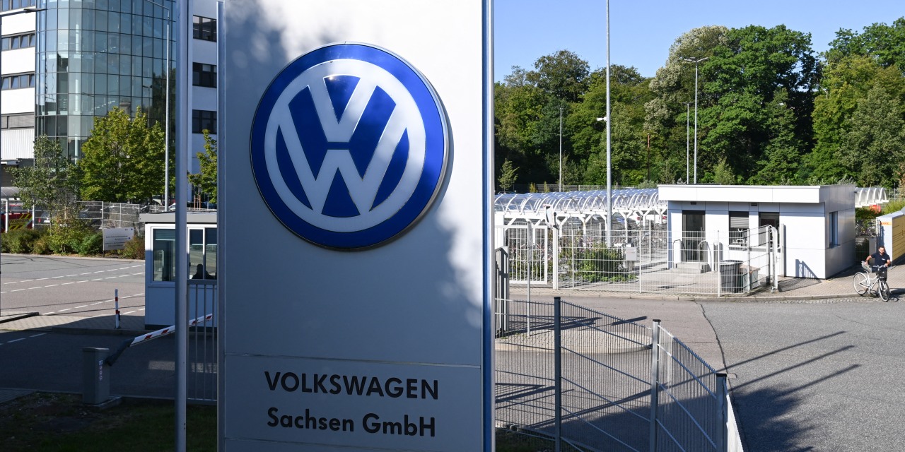 Stocks Fall After Hot Jobs Report