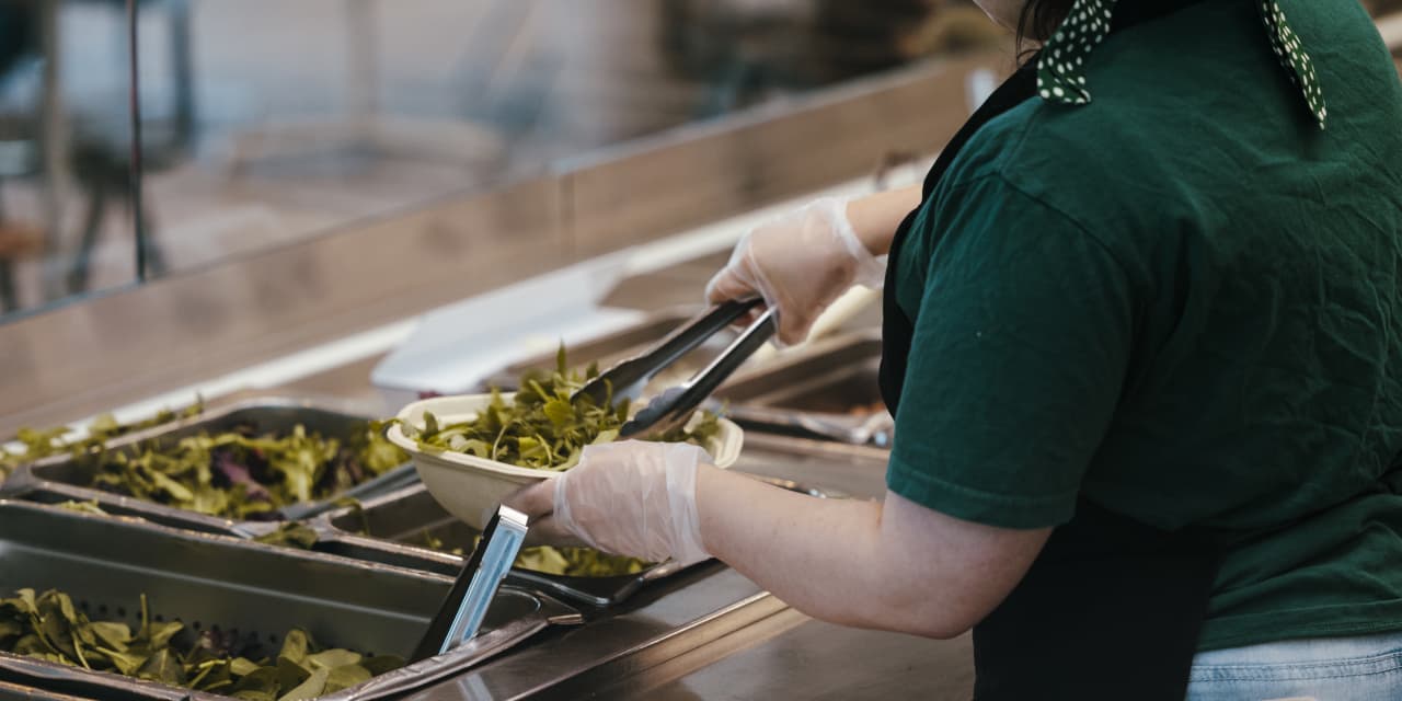 Sweetgreen Cuts Outlook as Lettuce Scare Derails Sales Recovery