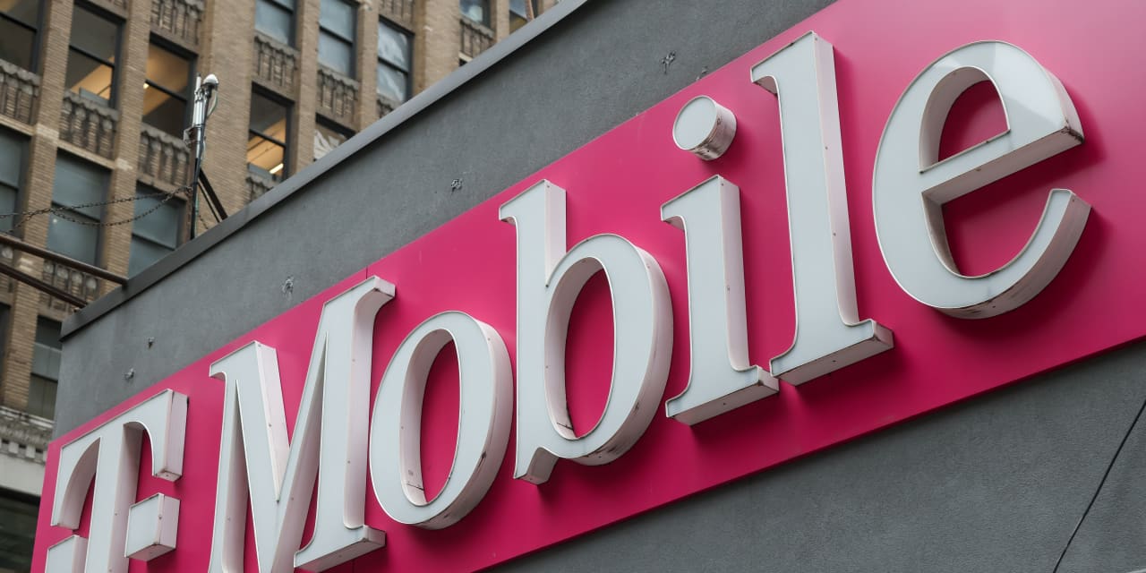 T-Mobile Stock Rises on Report Elliott Opposes Deutsche Telekom Merger